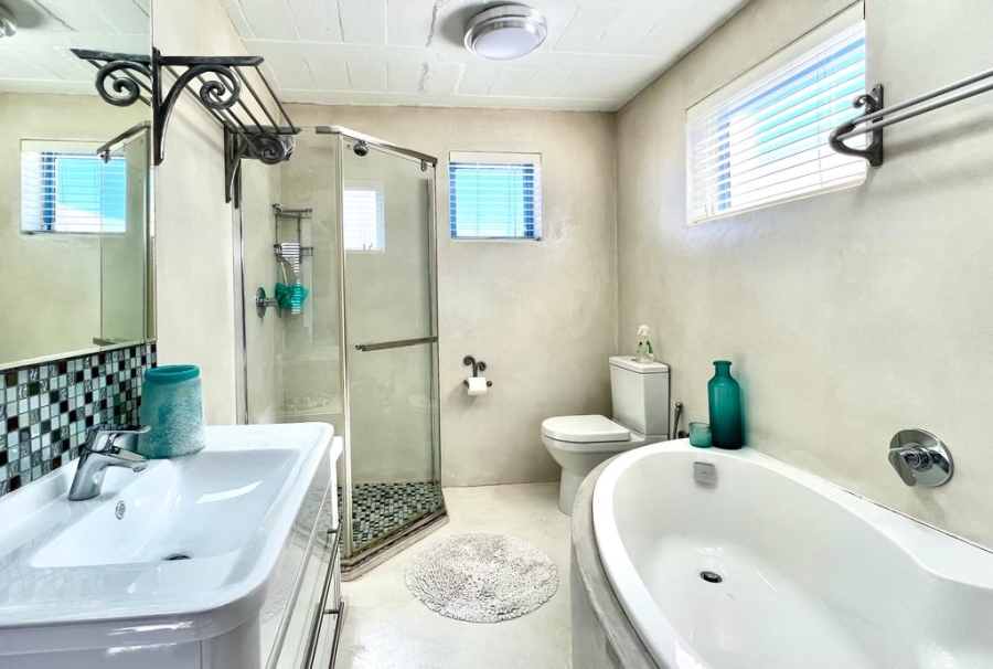 4 Bedroom Property for Sale in Paradise Beach Western Cape
